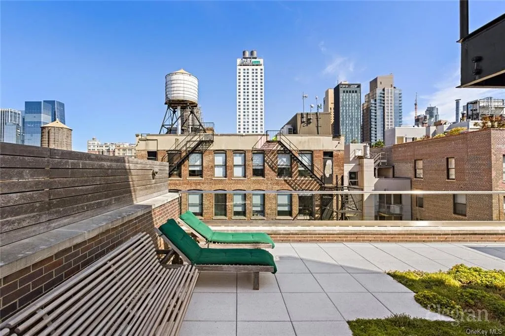 Outdoor at Unit 7E at 151 W 21st St