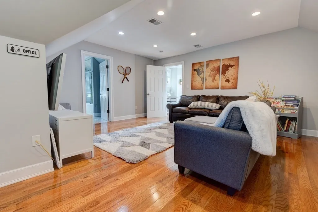 Livingroom at 125 Charles River Street