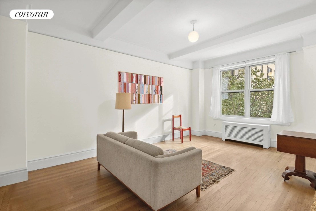 Livingroom at Unit 3D at 91 CENTRAL Park W