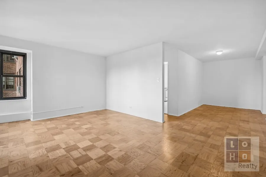 Empty Room at Unit M605 at 383 Grand Street