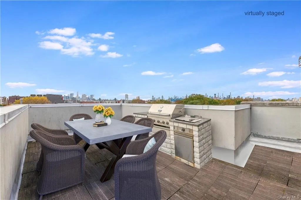 Outdoor at Unit 4A at 160 Manhattan Avenue