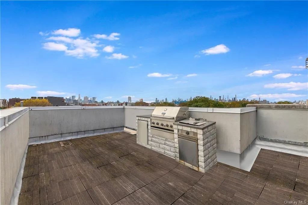 Outdoor at Unit 4A at 160 Manhattan Avenue