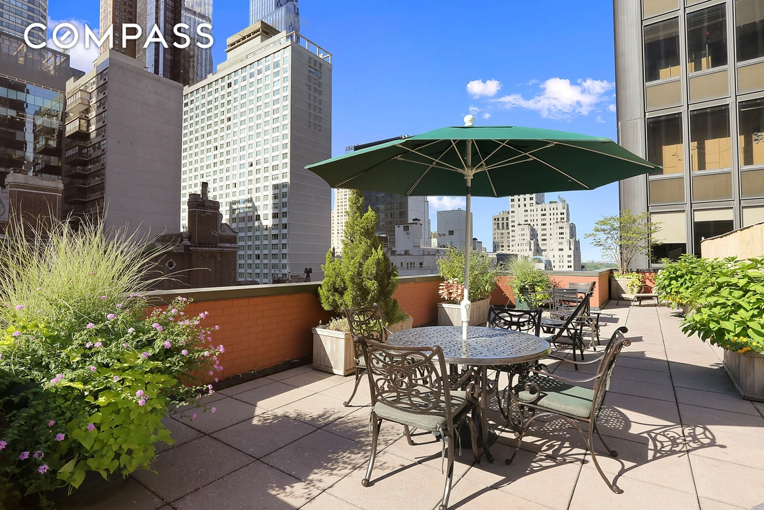 Outdoor at Unit 4H at 77 W 55th Street