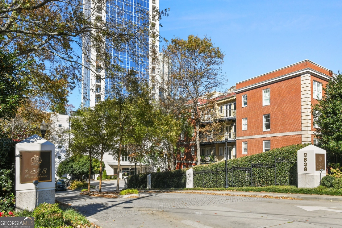 Photo of Unit 1502 at 2828 Peachtree Road NW