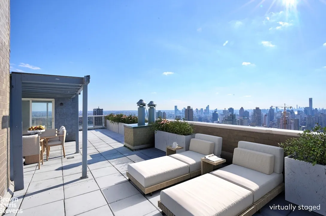 Outdoor at Unit 44S at 200 E 89TH Street