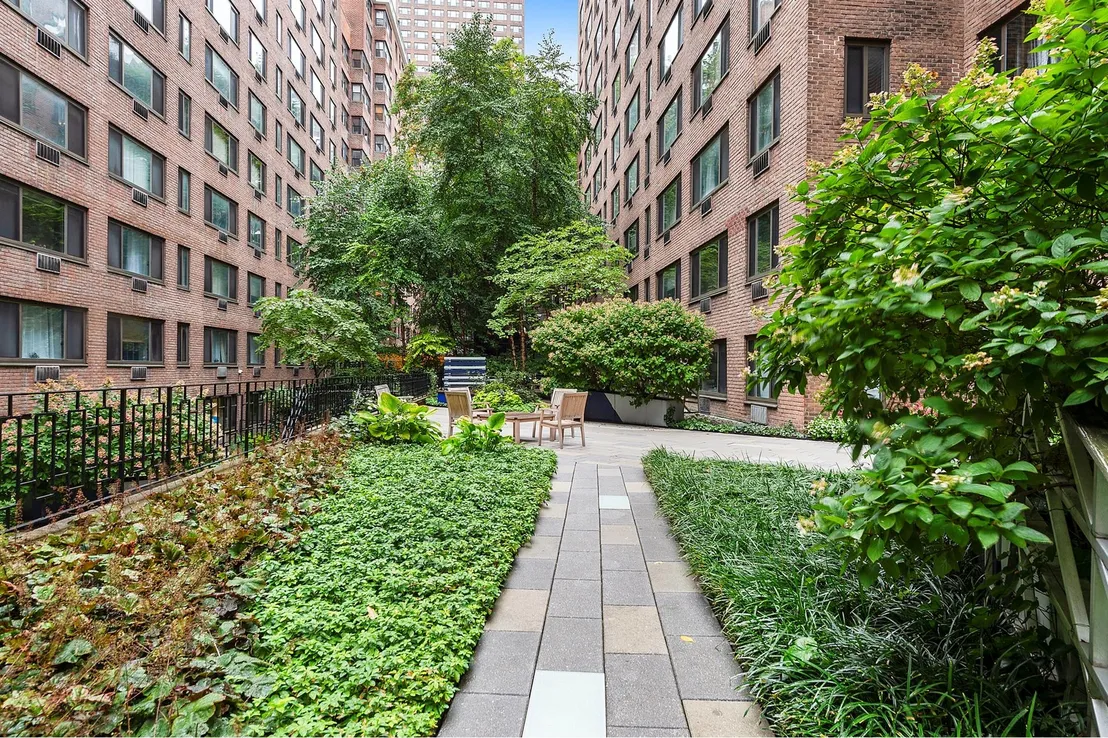Outdoor, Streetview at Unit W1C at 420 E 64TH Street