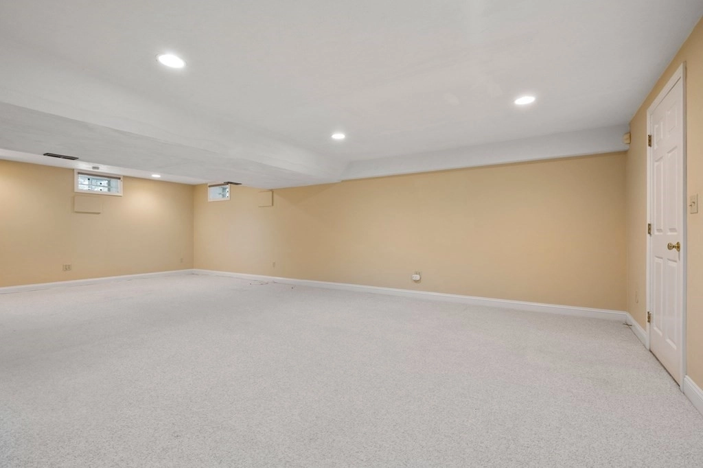 Empty Room at 1091 High Street