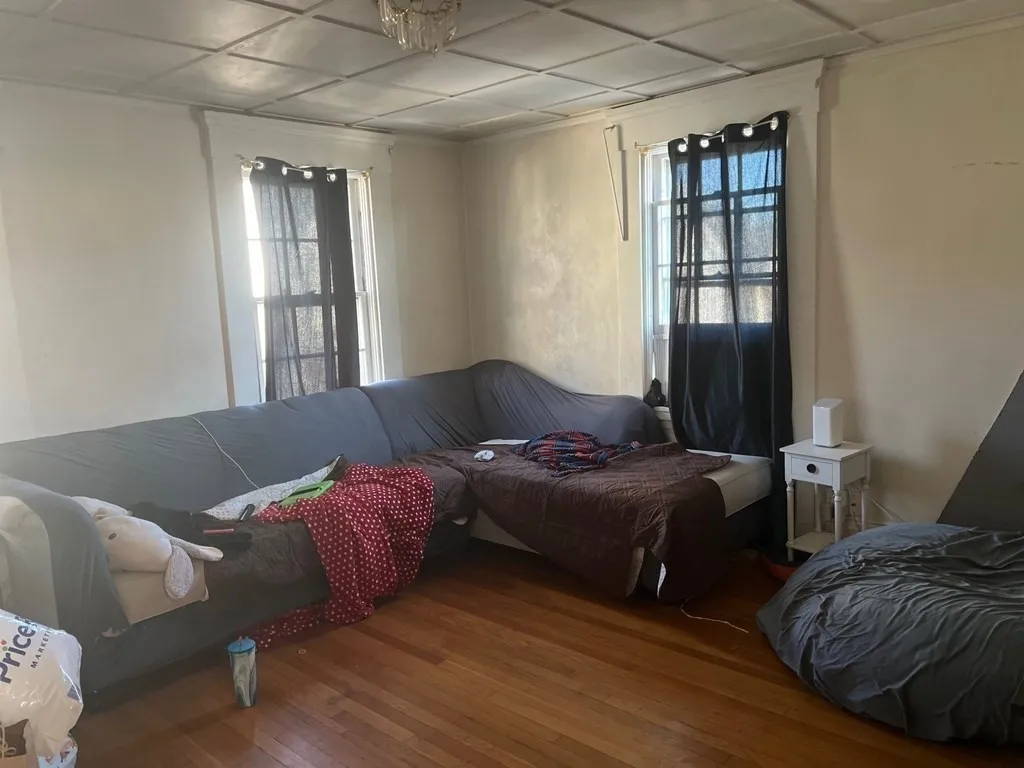 Bedroom at 86 Mill Street