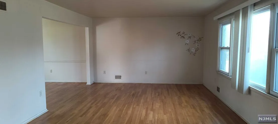 Empty Room at 354 Forest Avenue