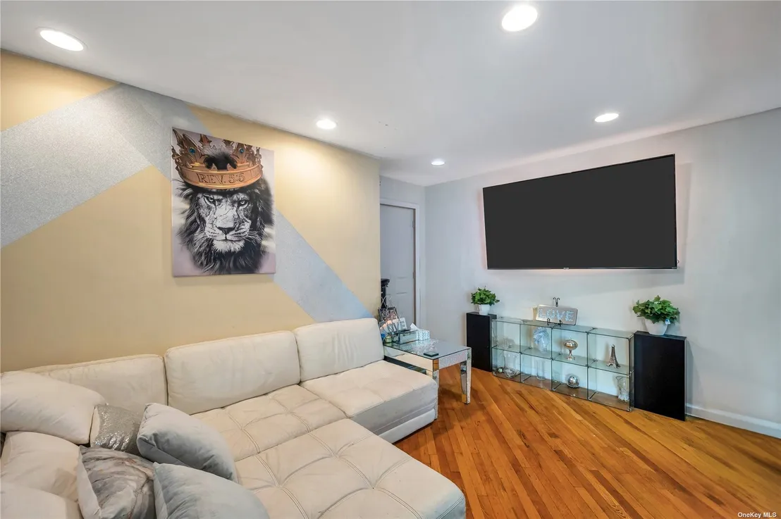 Livingroom at 170-02 118th Avenue