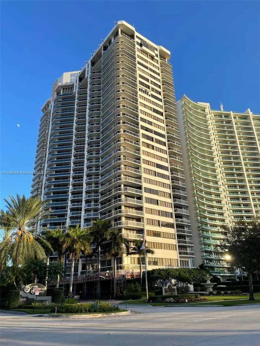 Photo of Unit 2406 at 20185 E Country Club Dr