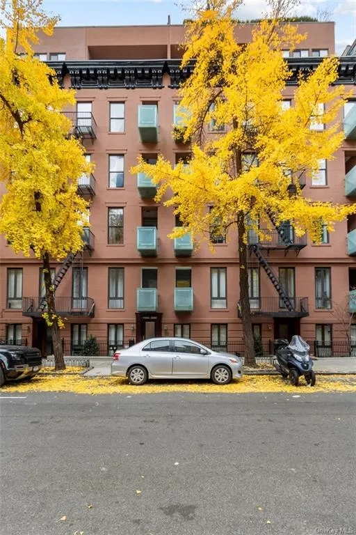 Outdoor, Streetview at Unit 3E at 345 E 50th Street