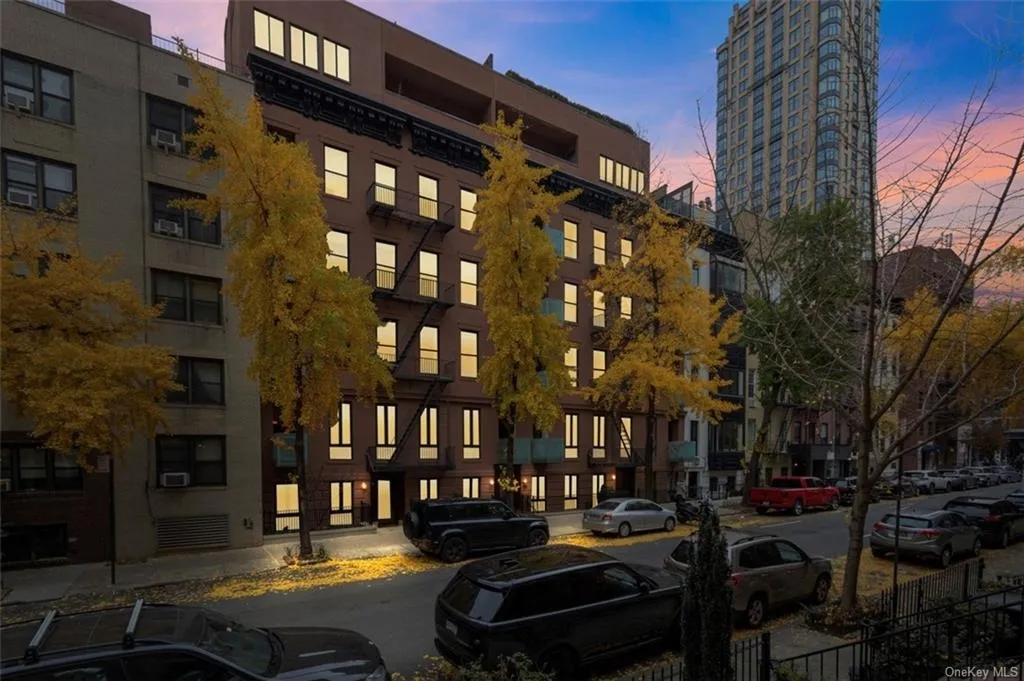 Outdoor, Streetview at Unit 3E at 345 E 50th Street