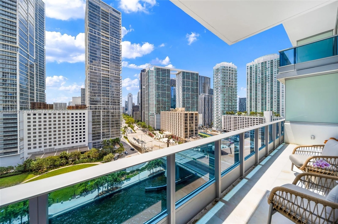 Photo of Unit 1406 at 200 Biscayne Boulevard Way