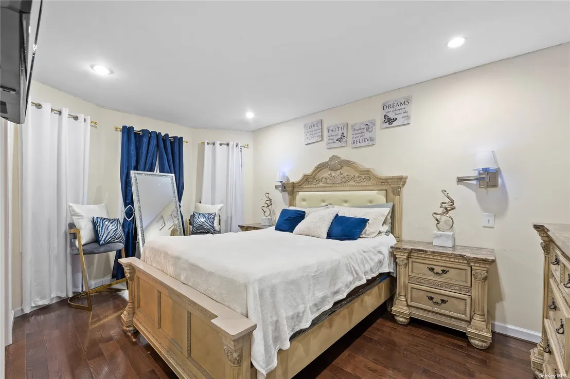 Bedroom at 95-32 113th Street