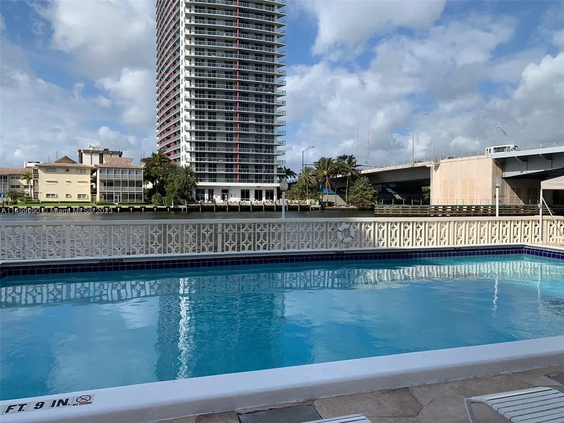 Photo of Unit 928 at 1817 S Ocean Dr
