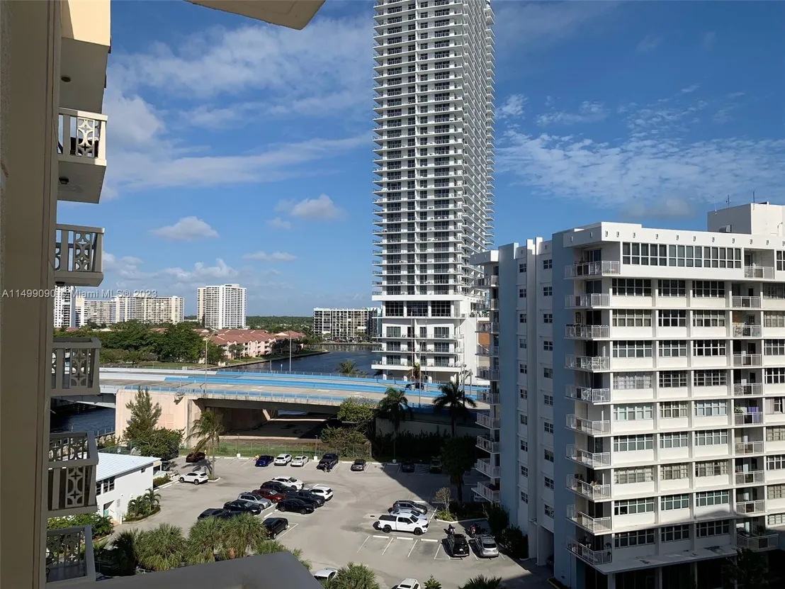 Photo of Unit 928 at 1817 S Ocean Dr