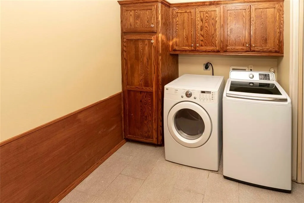 Laundry at 32067 S Wiggins Street