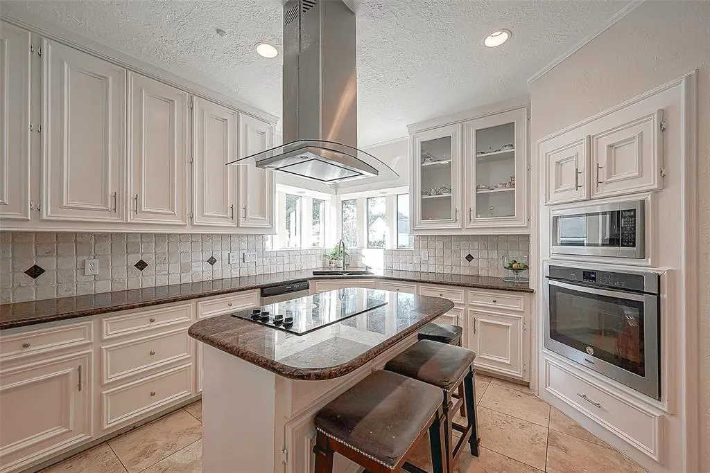 Kitchen at 3310 Country Club Boulevard