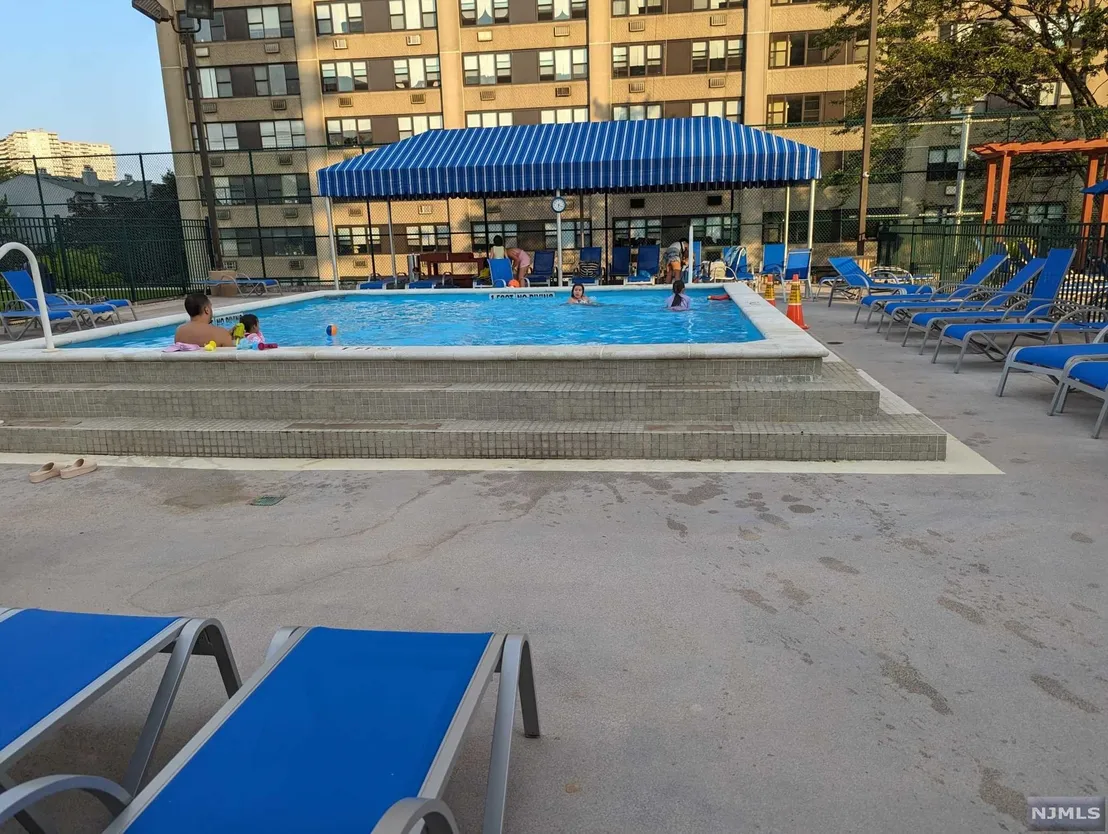 Outdoor, Pool at Unit 11P at 555 North Avenue