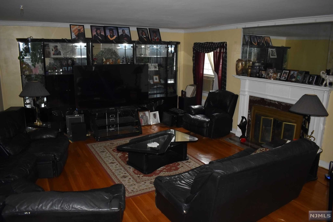 Livingroom at 367 Fairview Avenue