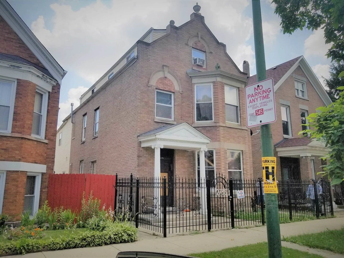 Outdoor, Streetview at 2735 South Springfield Avenue