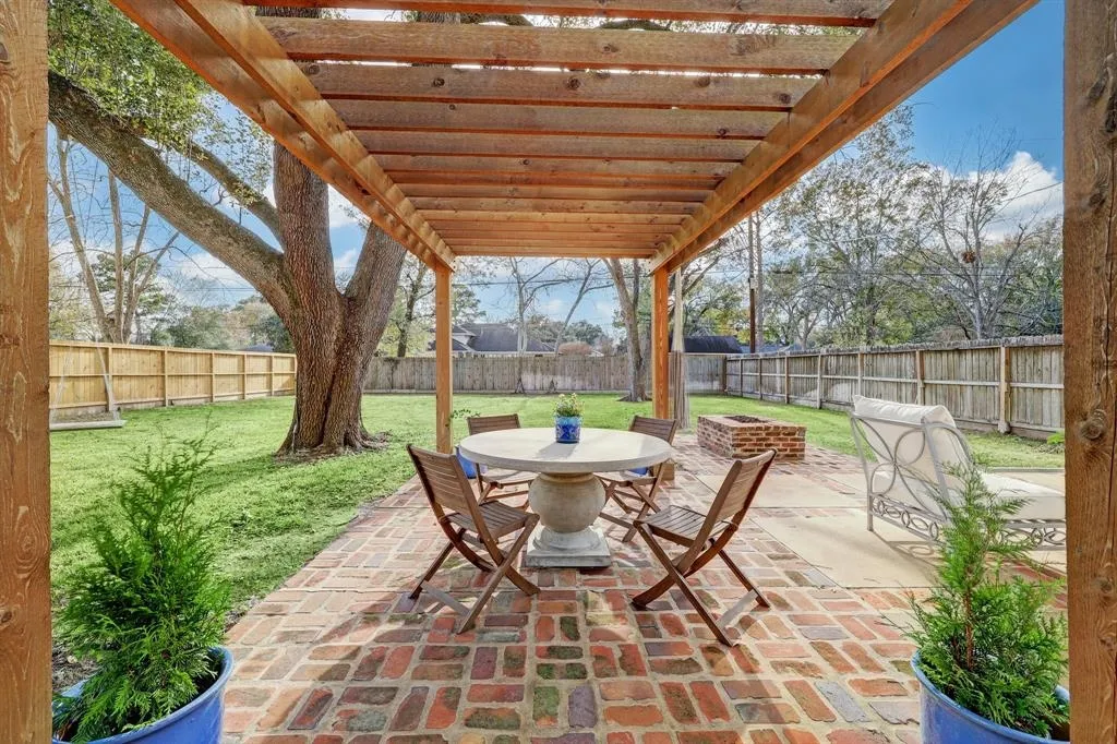 Outdoor, Terrace at 9325 Spring Branch Drive