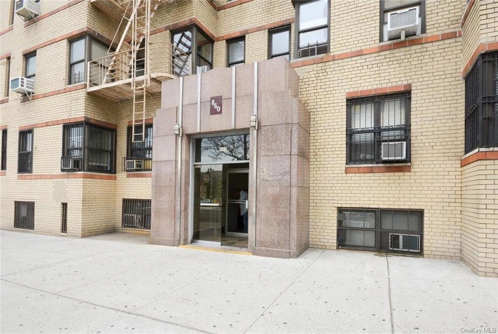 Streetview, Outdoor at Unit 2O at 860 Grand Concourse
