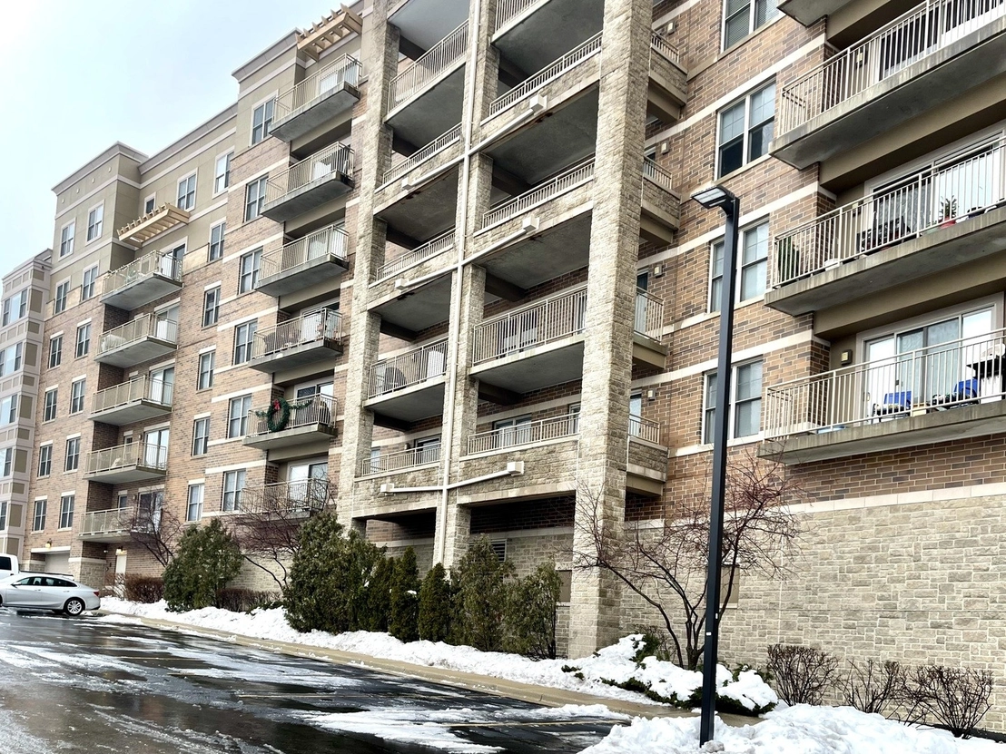 Photo of Unit 403 at 125 Lakeview Drive