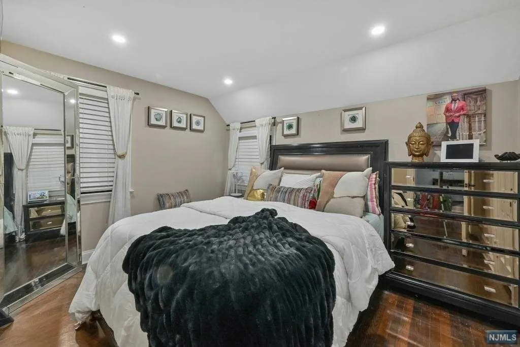 Bedroom at 604 Lincoln Avenue