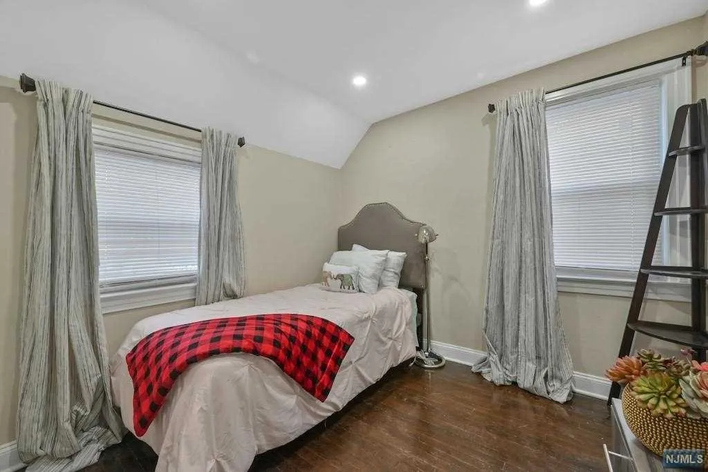 Bedroom at 604 Lincoln Avenue