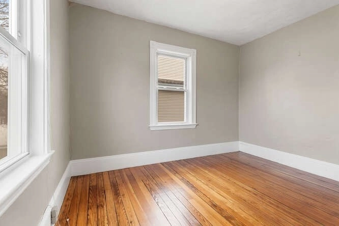 Empty Room at 11 Dearborn St