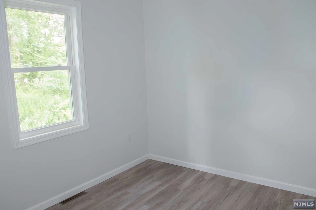 Empty Room at 632 Lakeshore Drive