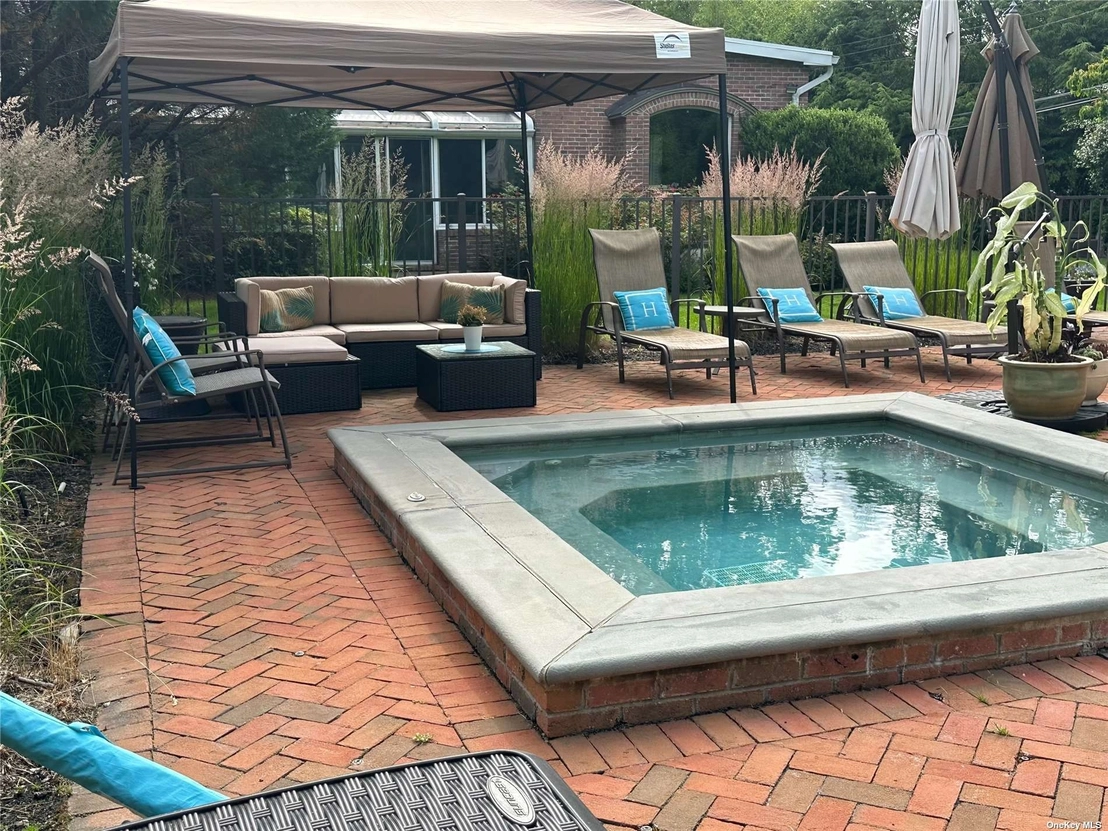 Outdoor, Pool at 29 Pine Hill Road