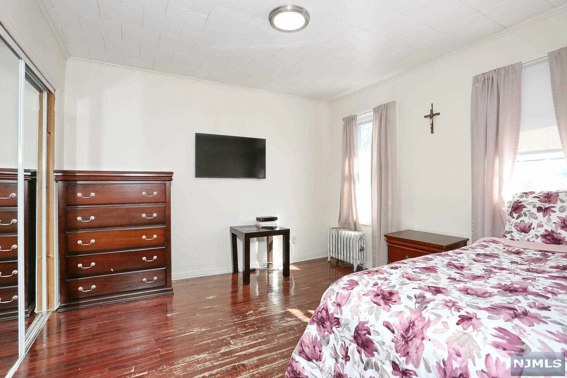 Bedroom at 228 Union Avenue