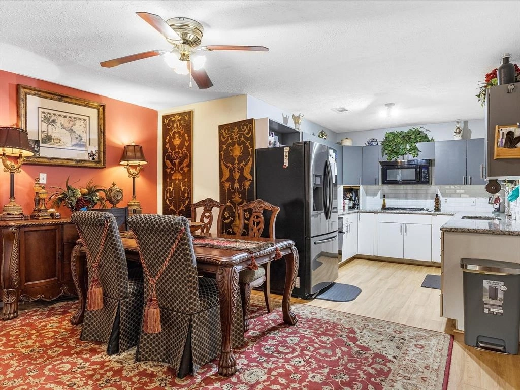 Livingroom at 6317 Scribner Road