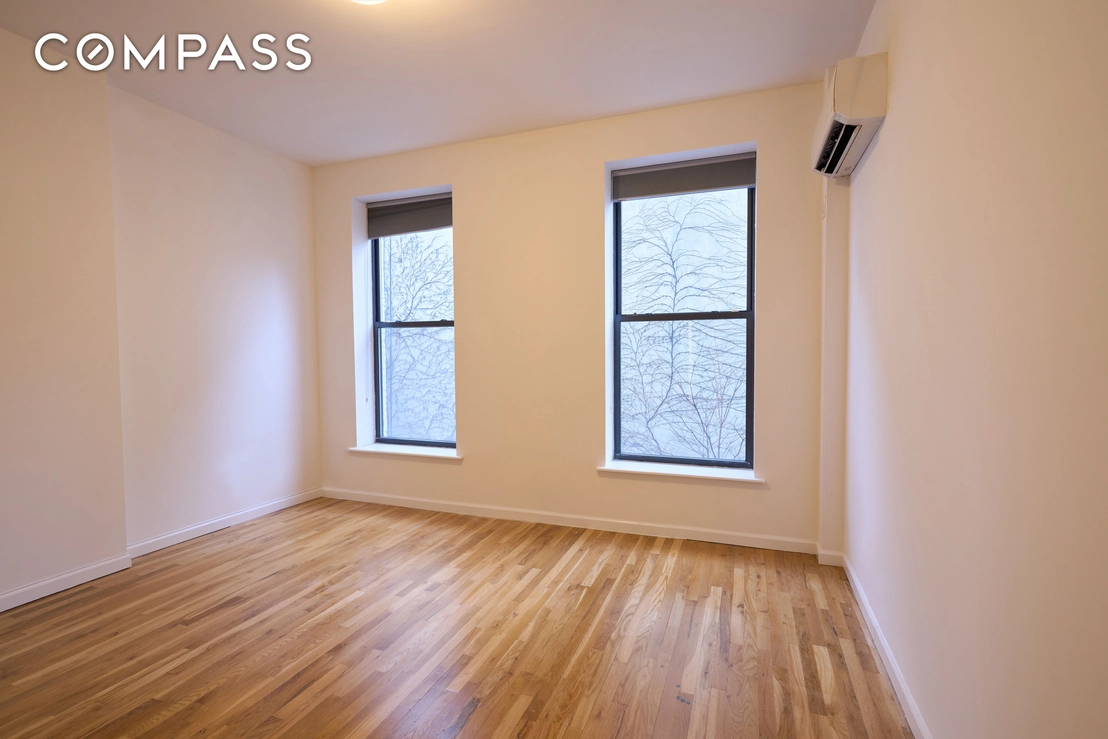 Empty Room at 485 Manhattan Avenue