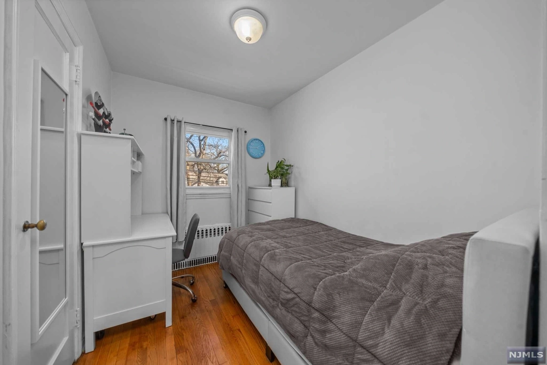 Bedroom at 595 Knickerbocker Road