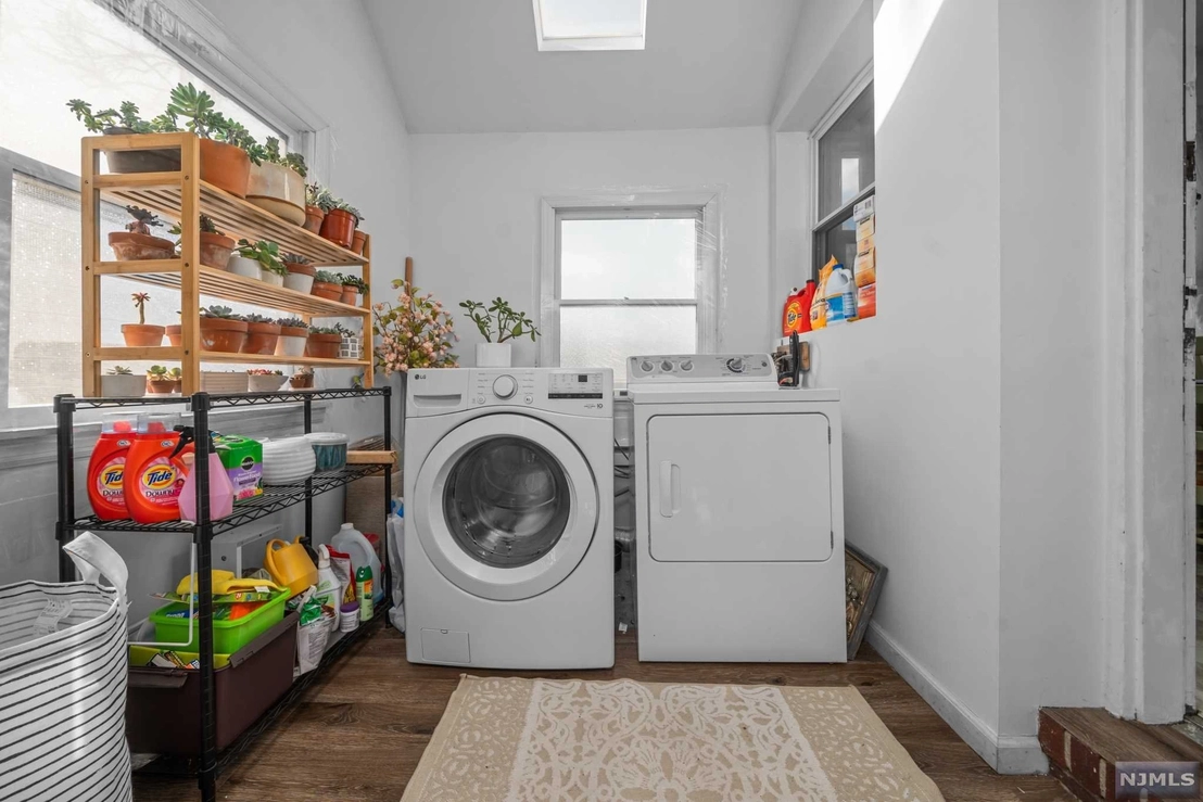 Laundry at 595 Knickerbocker Road