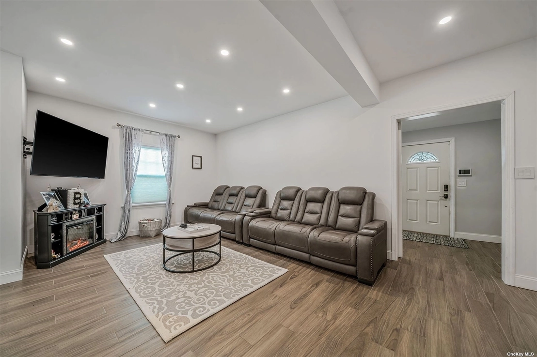 Livingroom at 22 Washington Avenue