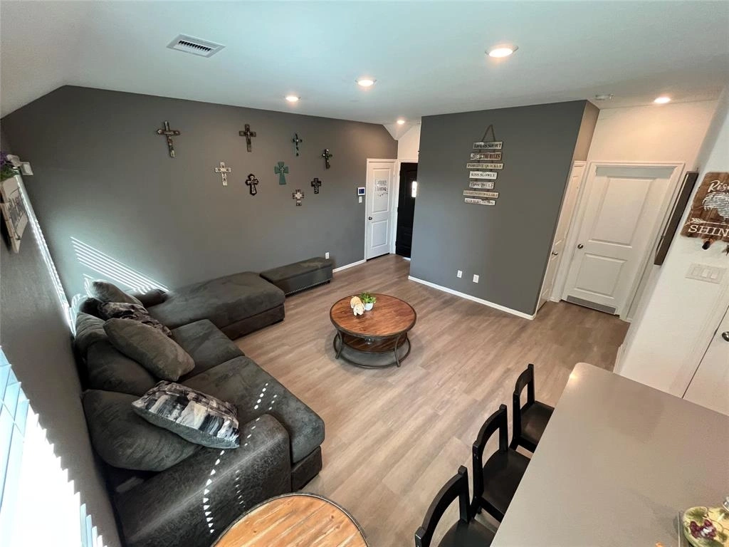 Livingroom at 25431 Rock Spur Trail