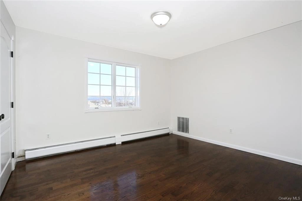Empty Room at 75 Hudson Avenue