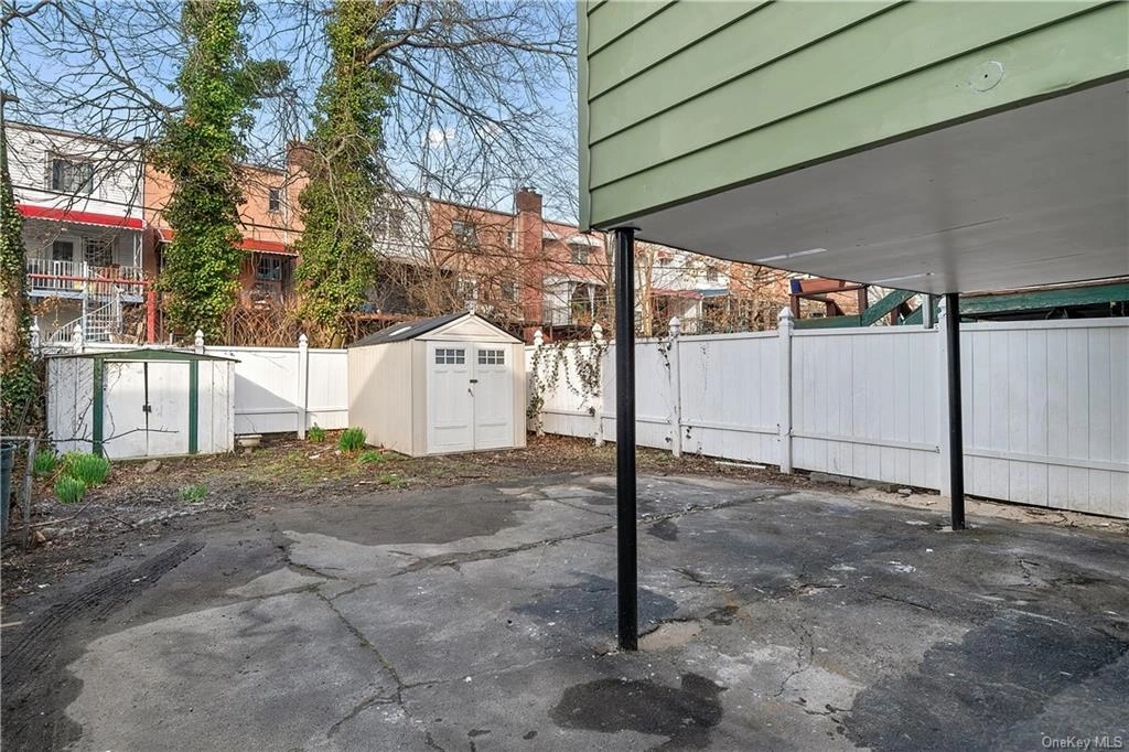 Outdoor, Streetview at 4031 Grace Avenue