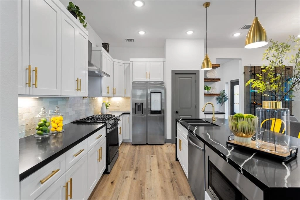 Kitchen, Dining at 731 E 40th Street