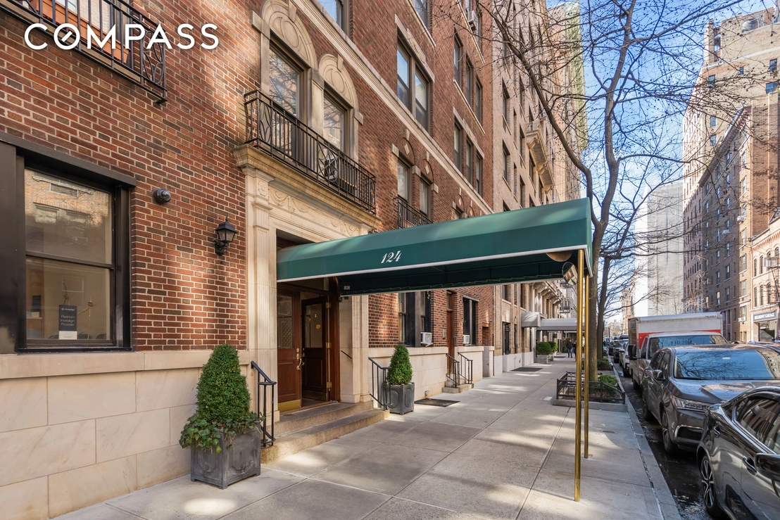 Outdoor, Streetview at Unit 8D at 124 E 84th Street