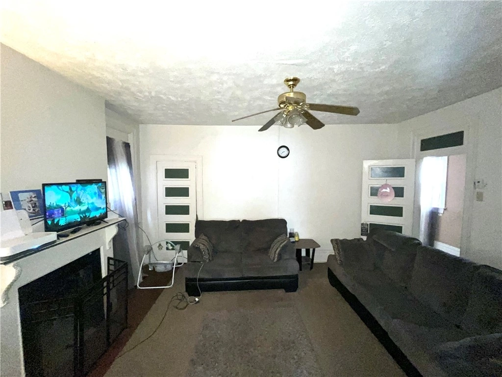 Photo of 2208 Woodstock Ave
