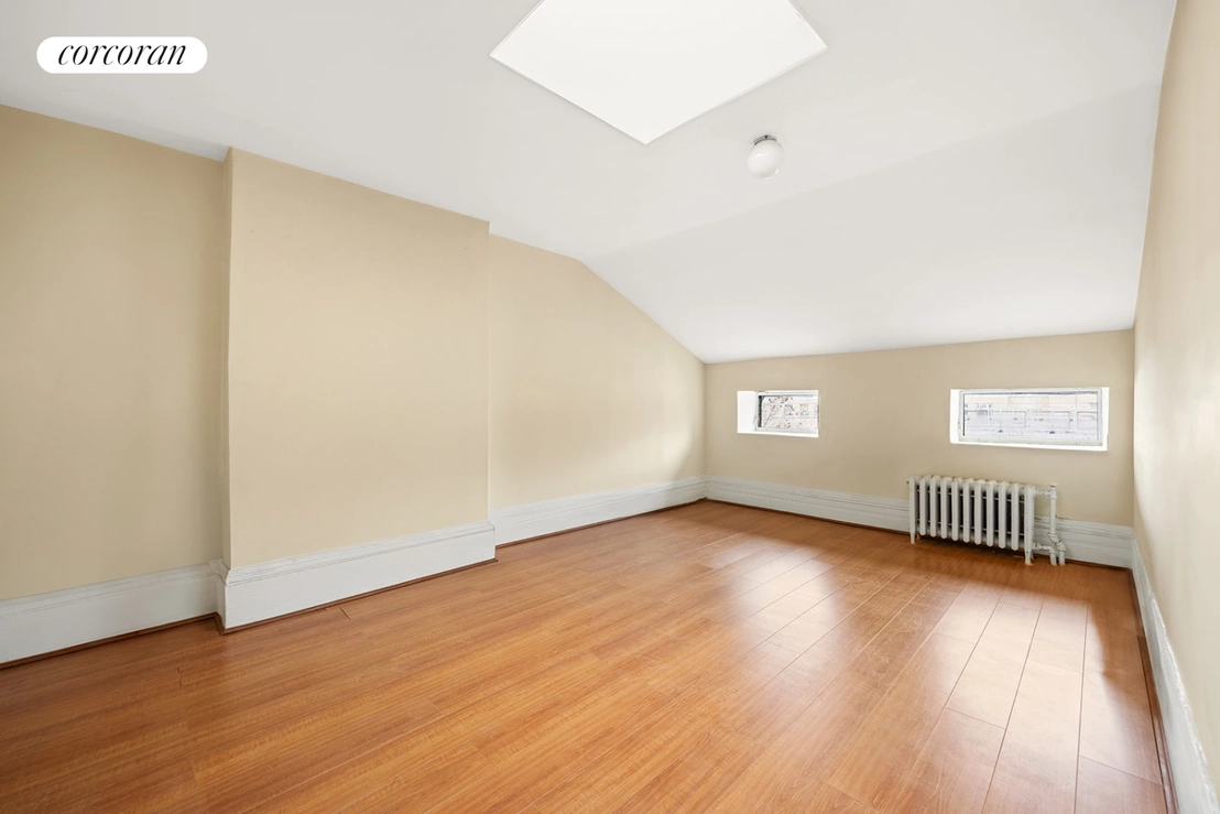 Empty Room at 66 BERKELEY Place