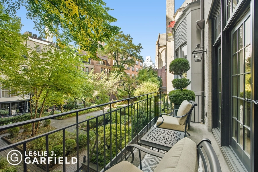 Outdoor at 164 E 66th Street