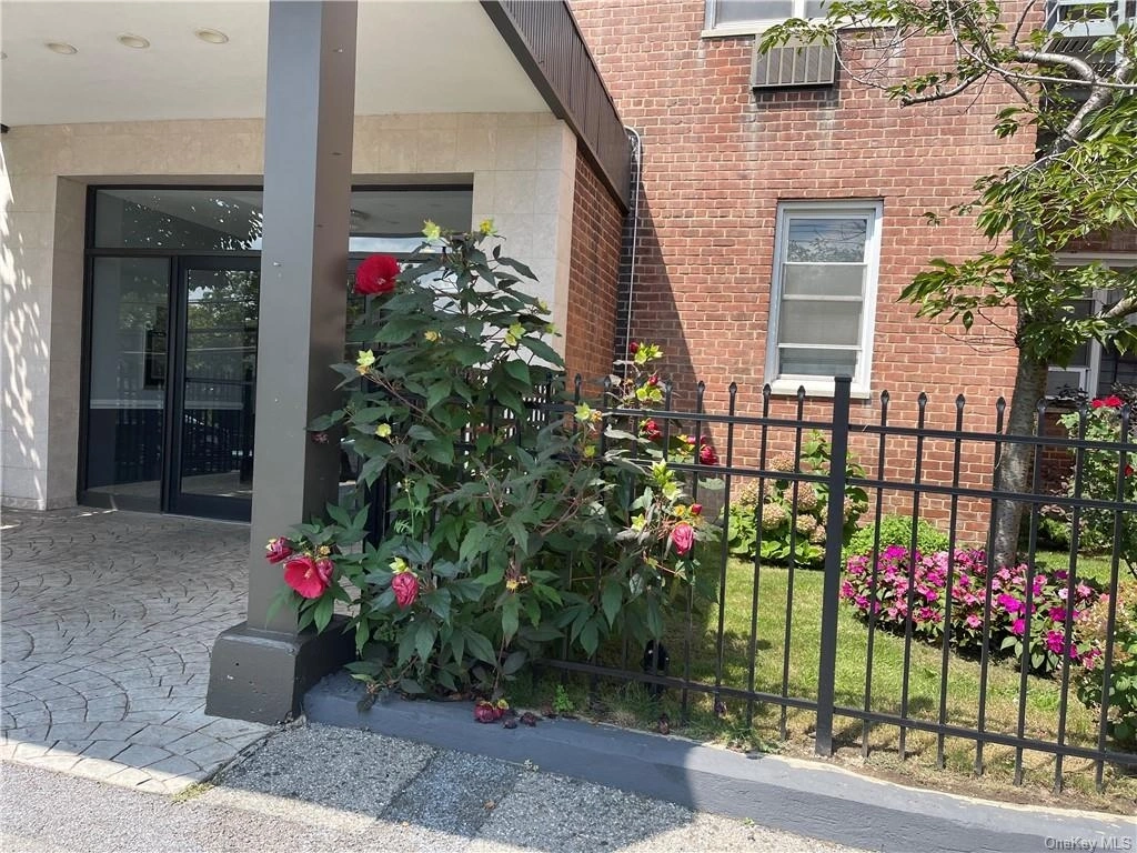 Outdoor, Streetview at Unit 5D at 355 Bronx River Road