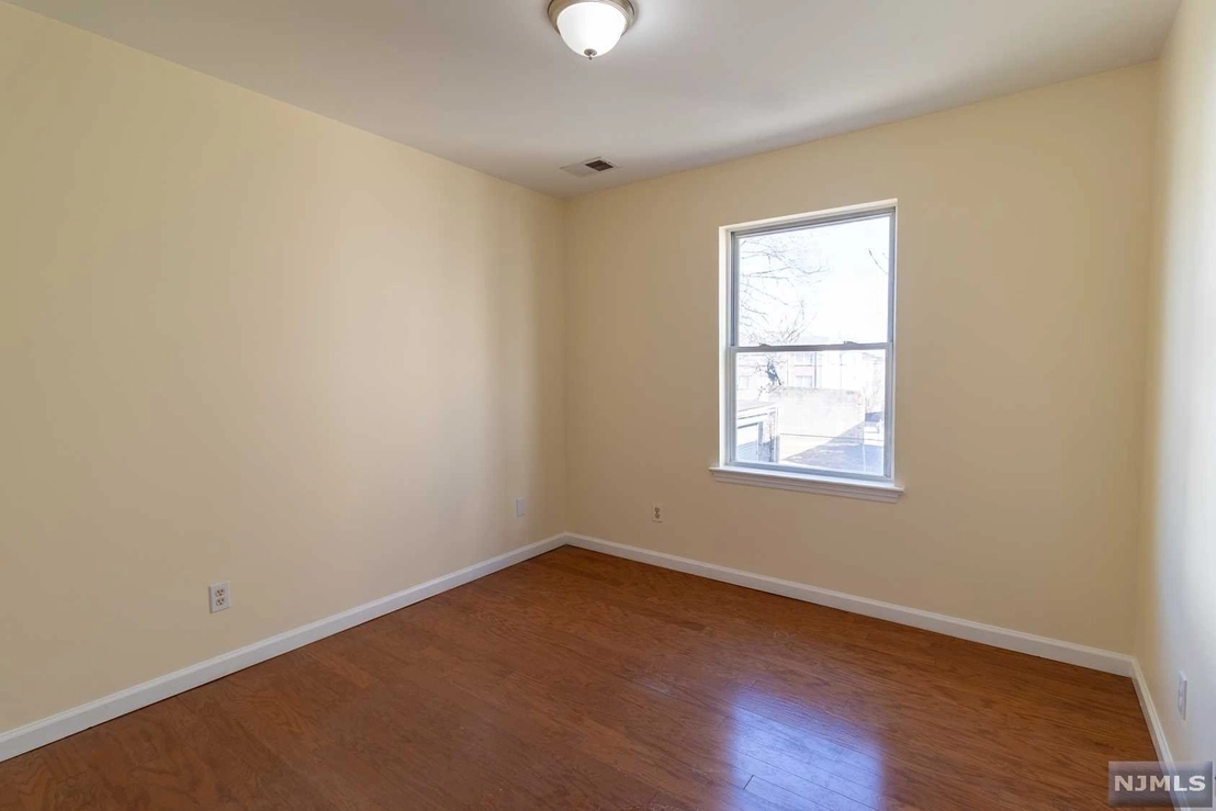 Empty Room at 299 South 19th Street